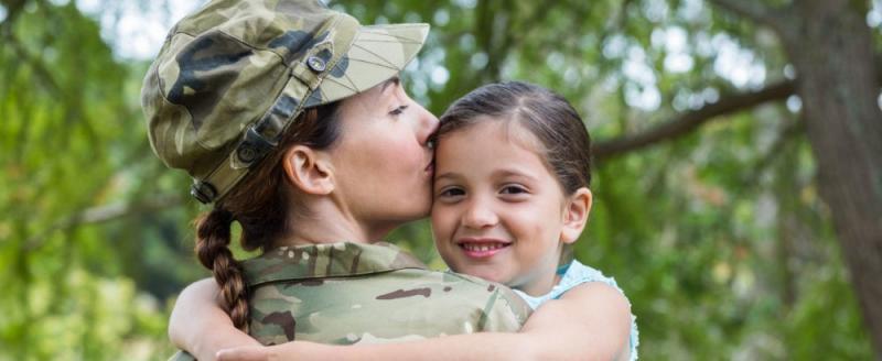 Женщинам-военнослужащим вдвое повысят пособие по уходу за ребенком