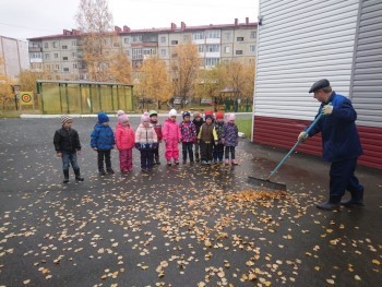 Картинка дворник в детском саду