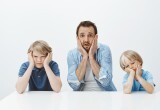 <a href="https://ru.freepik.com/free-photo/how-they-quickly-grew-up-portrait-of-shocked-anxious-european-father-sitting-with-sons-holding-hands-on-face-and-dropping-jaw_10178179.htm#page=2&query=%D1%81%D1%8B%D0%BD%D0%BE%D0%B2%D1%8C%D1%8F%20%D0%B8%20%D0%B0%D0%BB%D0%B8%D0%BC%D0%B5%D0%BD%D1%82%D1%8B&position=9&from_view=search&track=ais&uuid=14056ecd-c8b3-4b81-8b0c-ba67a96e9632">Изображение от cookie_studio</a> на Freepik