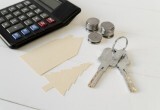 <a href="https://www.freepik.com/free-photo/calculator-coins-stack-keys-with-house-tree-paper-cutout-white-wooden-table_3741406.htm#fromView=search&page=1&position=6&uuid=6f465502-0617-4bf1-a757-8f9de8de4572">Image by freepik</a>