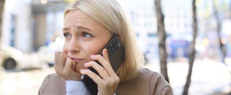 https://img.freepik.com/free-photo/image-young-stressed-upset-woman-talking-mobile-phone-with-worried-face-expression-has_1258-205273.jpg?t=st=1740371310~exp=1740374910~hmac=21eef9e4a33d44f9c39a8dbbf780491b0feef205cb7440d716d40fe51397bc0f&w=1380 Мошенники звонят детям от имени руководства школы