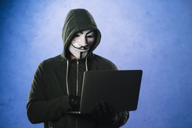 https://img.freepik.com/free-photo/hacker-with-anonymous-mask_23-2147985390.jpg?t=st=1742451621~exp=1742455221~hmac=737229e86a85d049e5e73c8b59d753c64f346fc66fe2bfb1cd368c05b77eb6e9&w=1060 В Оренбурге бывшая сотрудница финансового отдела перевела мошенникам 4 350 000 рублей