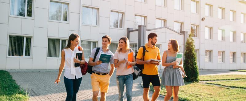 https://img.freepik.com/free-photo/free-time-students-bachelor-s-campus-life-rhythm-five-friendly-students-are-walking_8353-6408.jpg?t=st=1743703384~exp=1743706984~hmac=6678a978a9d76dd17380e73e258fb5a9fca3f61175333ff342d82a100214b9bf&w=1060 Президентская стипендия увеличится до 30 тысяч рублей в месяц