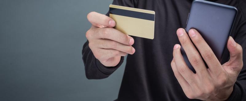 https://www.freepik.com/free-photo/thieves-wear-black-hat-hold-phone-smart-card-gray_5219068.htm#fromView=search&page=3&position=3&uuid=9190e05d-7033-46e2-a54b-75d27168700f&query=мошенничество