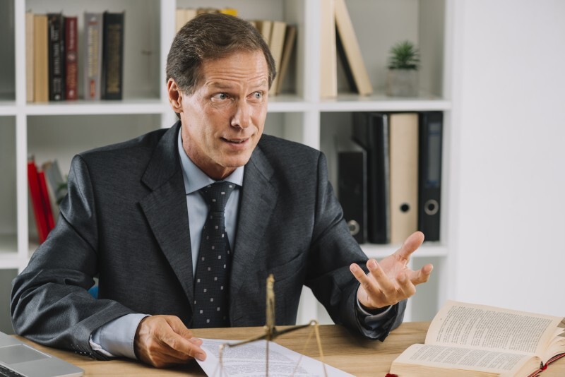https://www.freepik.com/free-photo/mature-lawyer-having-conversation-court-room_3114876.htm#fromView=search&page=1&position=3&uuid=d4c319ab-2b98-4def-94c3-f87bae2b1cb5&query=обманули+адвоката В Оренбурге мошенники похитили более 15 000 000 рублей у адвоката