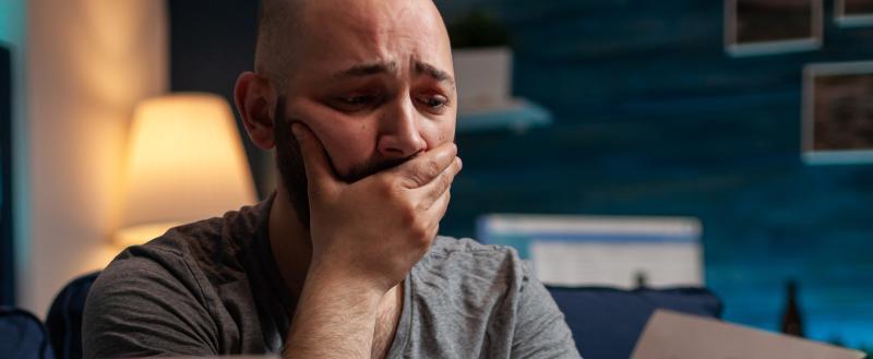 https://www.freepik.com/free-photo/desperate-frustrated-adult-worrying-about-eviction-notice-letter-feeling-sad-about-financial-crisis-anxious-man-with-chronic-depression-having-pay-taxes-reading-bank-warning-paper_25858933.htm#fromView=search&page=2&position=6&uuid=ba8d504a-a7c5-400b-b025-78ab648e8a93&query=алименты Как работает реестр должников по алиментам?