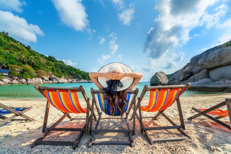 https://ru.freepik.com/free-photo/woman-with-hat-sitting-chairs-beach-beautiful-tropical-beach-woman-relaxing-tropical-beach-koh-nangyuan-island_13250004.htm#fromView=search&page=1&position=1&uuid=a96c44b8-0269-4287-87e4-38c2520d9e8f&query=отпуск Новый закон поможет снизить цены на отдых