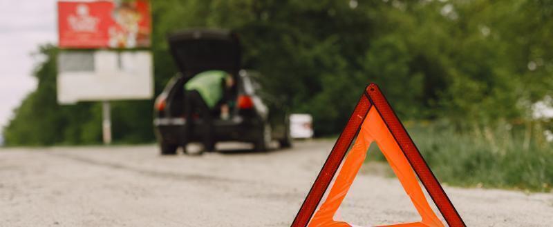 https://ru.freepik.com/free-photo/car-with-problems-red-triangle-warn-other-road-users_8897457.htm#fromView=search&page=1&position=2&uuid=df57d847-303d-4a80-9d7f-e9e2c0723718&query=оставление+места+дтп Ответственность за оставление места ДТП