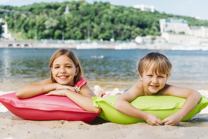 https://ru.freepik.com/free-vector/beach-fun_4291103.htm#fromView=image_search_similar&page=1&position=5&uuid=3f1d3a0c-f4bd-43d3-951f-06fae7d0fd9a&query=правила+безопасности+детей+на+воде Следственное управление СК России по Оренбургской области напоминает о правилах безопасного поведения на воде для детей