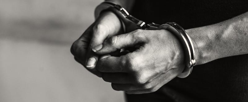 https://ru.freepik.com/free-photo/criminal-handcuffs_18655311.htm#fromView=search&page=1&position=0&uuid=e3e81ba3-1dbc-4759-ae04-0ee56e0499bd&query=уголовное+дело Прокуратурой Оренбургской области в суд направлено уголовное дело об организации двойного убийств