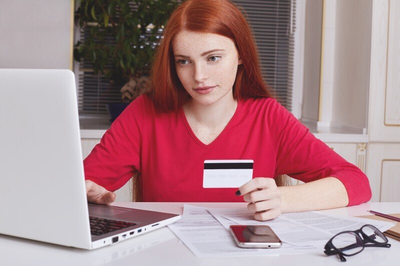https://ru.freepik.com/free-photo/serious-freckled-ginger-female-uses-laptop-computer-e-commerce_8536795.htm#fromView=search&page=2&position=41&uuid=9420e4d3-4e9c-4659-87a9-4a00f03efebd&query=самозапрет+на+кредиты Самозапрет сбережет ваши финансы
