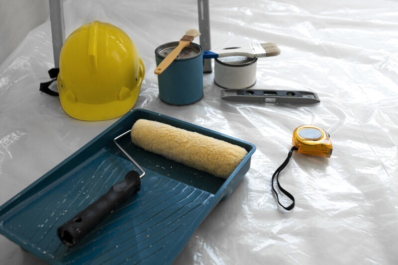 https://ru.freepik.com/free-photo/safety-tools-painting-work_13308624.htm#fromView=search&page=1&position=2&uuid=e48cb307-0847-4ae1-8fbf-a2f77453c91d&query=ремонт+квартиры Ремонтируем квартиру