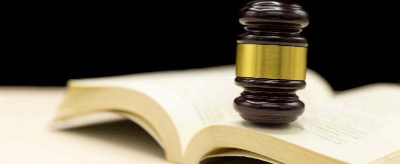 https://ru.freepik.com/free-photo/judges-gavel-book-wooden-table-law-justice-concept-background_4351463.htm#fromView=search&page=1&position=22&uuid=0eddb2e2-d646-43d7-b552-2012b75eb352&query=новый+закон ИЗМЕНЕНИЯ В ЖИЛИЩНОМ ЗАКОНОДАТЕЛЬСТВЕ