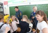 Проведено занятие МЧС с учениками Комаровской школы на тему «Боевая одежда и снаряжение пожарных»