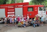Огнеборцы ЗАТО Комаровский посетили детский лагерь «Солнышко»