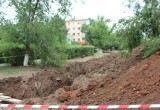 В ЗАТО Комаровский работниками коммунального предприятия проводятся мероприятия по замене участка водопроводной сети