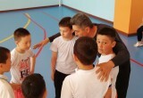Ребята в п. Комарово занимаются спортом под чутким руководством тренера Каирбека Нургалиевича Куванова