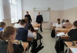 Полицейский провел открытый урок с учениками на тему «Терроризм, экстремизм и их виды в сети Интернет»