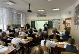Сотрудники МО МВД России по ЗАТО Комаровский провели профилактическую беседу со школьниками