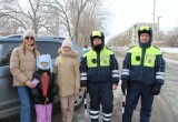 В ЗАТО Комаровский провели акцию «Цветы для автоледи»