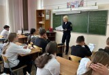Сотрудник полиции провел беседу со школьниками на тему «С ненавистью и ксенофобией нам не по пути!»